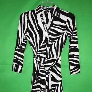 Women's Talbots Dress Zebra B&W Pattern Size P Long Sleeve V Neck Button Top Tie